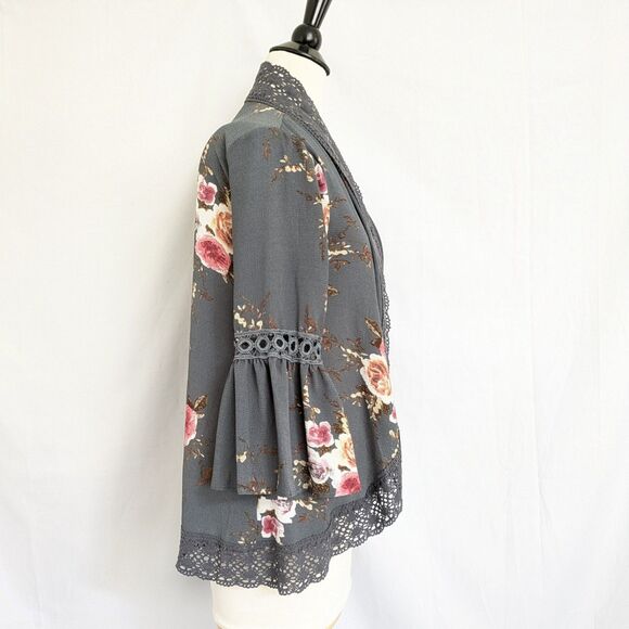 Women's Gray Cardigan Size S Floral Crochet Lace Open Front 3/4 Bell Sleeve - Picture 4 of 13